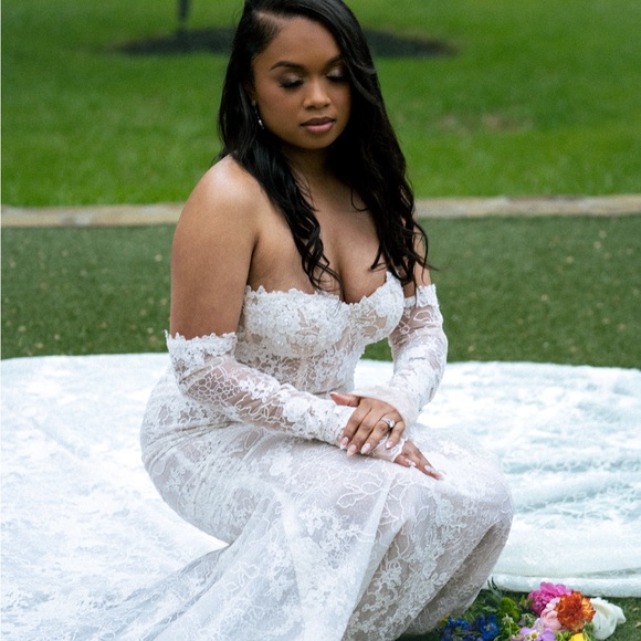 Elegant White Lace Strapless Dress - Picture 1 of 3